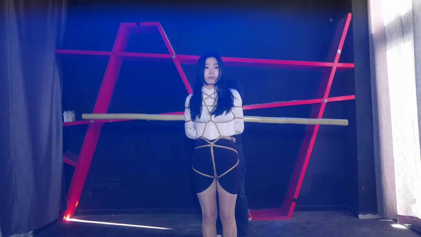 胜景影视视频制作工作室新作之籹M竹竿吊缚！在线看！