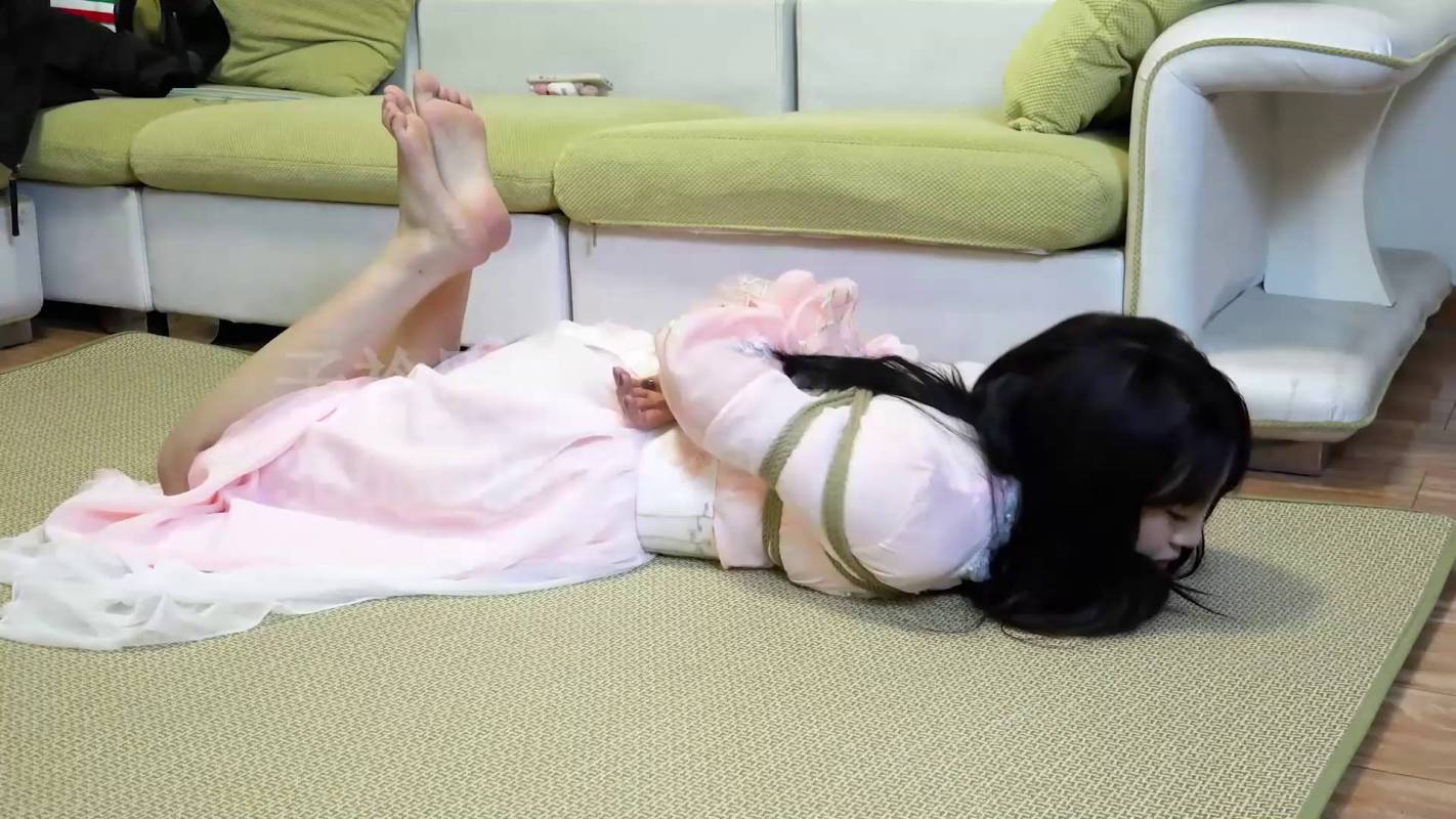 子衿原创论坛新作之叶子汉服极限驷马！在线看！