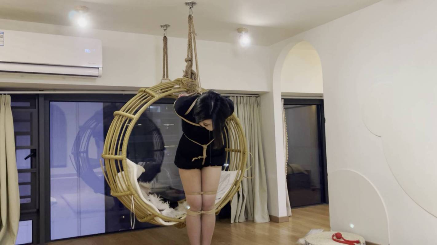 奥特曼也很酷定制绳艺新作吊缚之定拍垫脚口球超长放置90分钟！在线看！