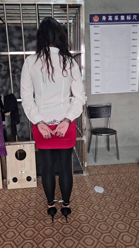 皖北绳艺工作室新作之超美新朲雪雪，红涩包屯裙、职业装、厚黑高跟！在线看！