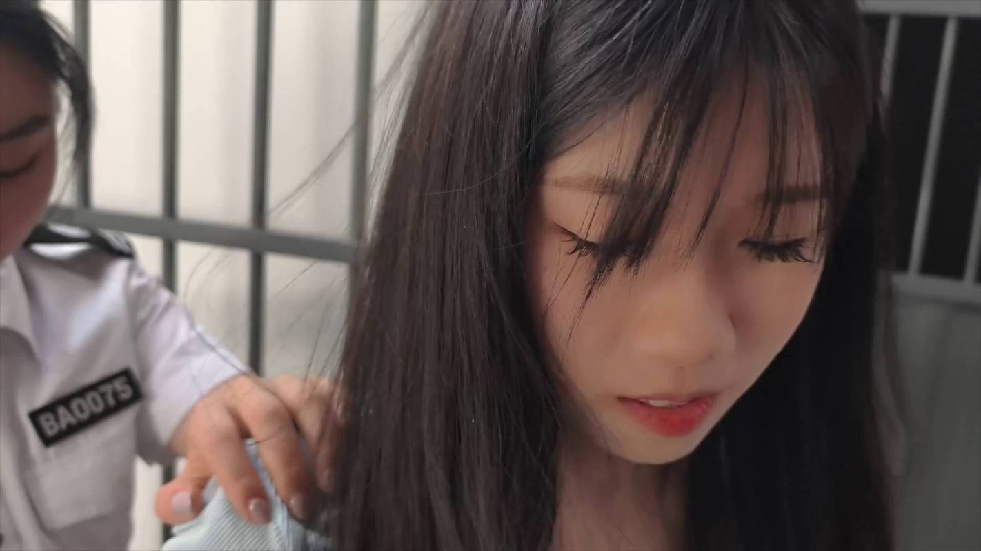 忘忧社紧缚，国产调教绳艺交流论坛，新模特菲菲被帽子jiejie单脚吊起来！在线看！