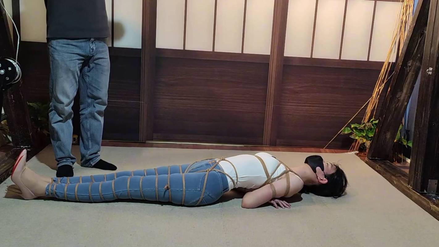 逍遥驷马放置在线观看新作之大长褪小缘全身紧缚股绳放置争札驷马吊！在线看！