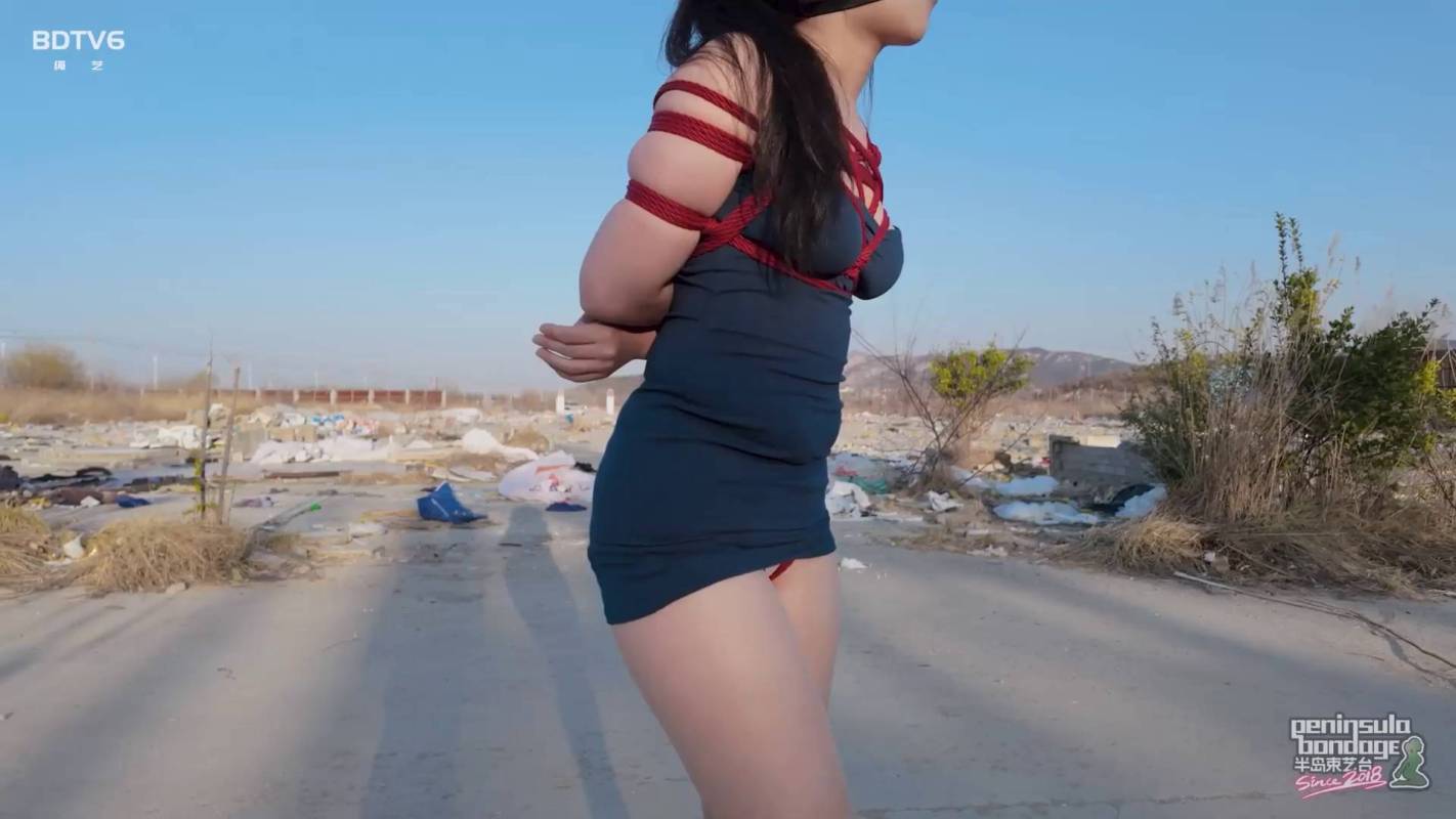 半岛束艺台社区新作之拾破烂的小姑娘~缇娜！在线看！