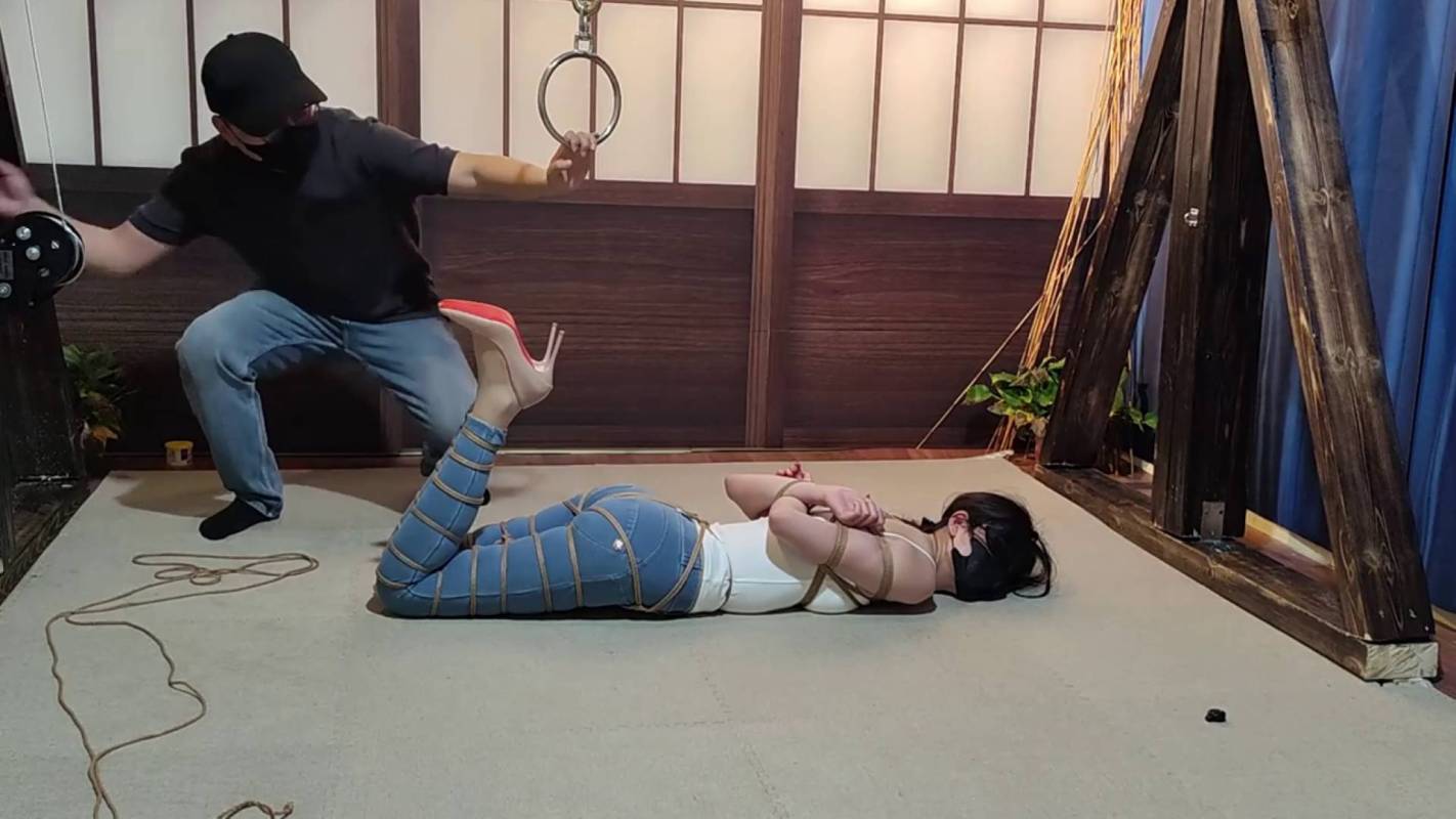 逍遥驷马放置在线观看新作之大长褪小缘全身紧缚股绳放置争札驷马吊！在线看！