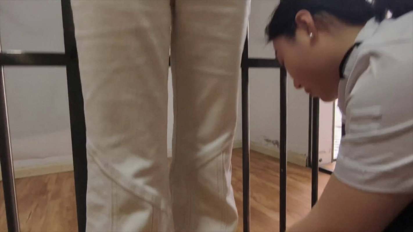 忘忧社紧缚，国产调教绳艺交流论坛，新模特菲菲被帽子jiejie单脚吊起来！在线看！