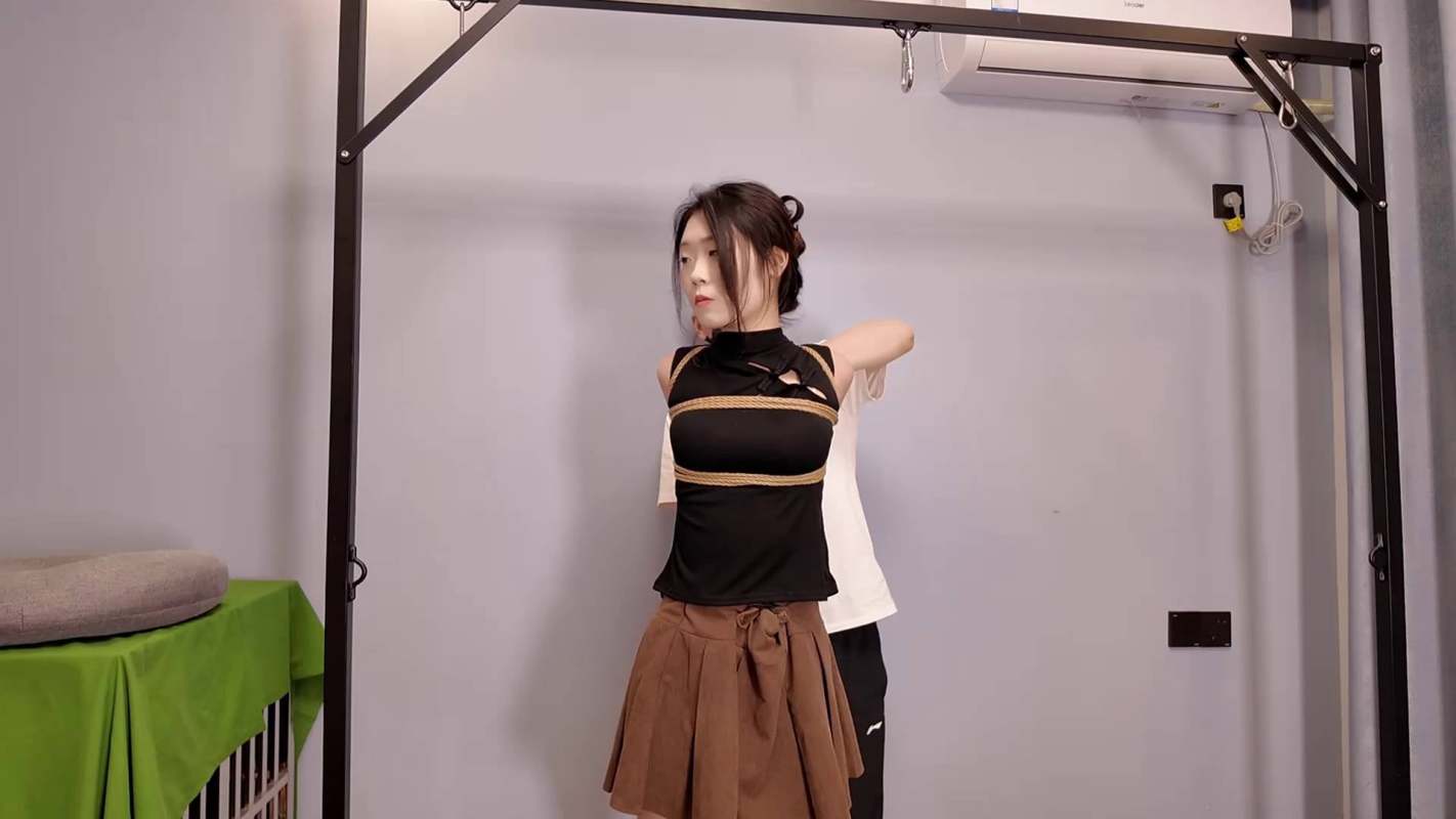 逍遥定制kb绳美术馆，国产绳艺捆绑调教论坛，紧缚小夏与佳佳！在线看！