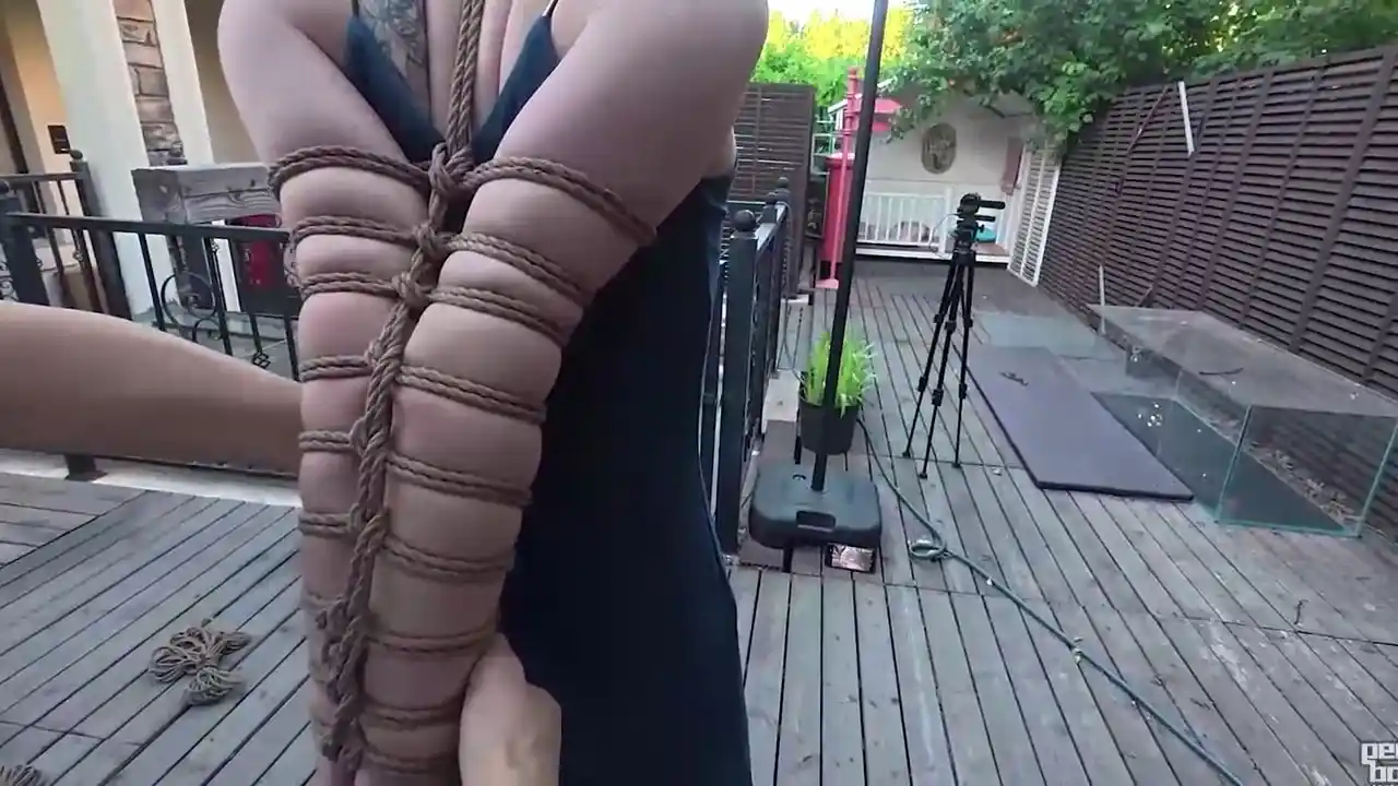 半岛束艺台优质资源区新作绳艺kb美缚束缚视频之各类直臂详解~海语！在线看！