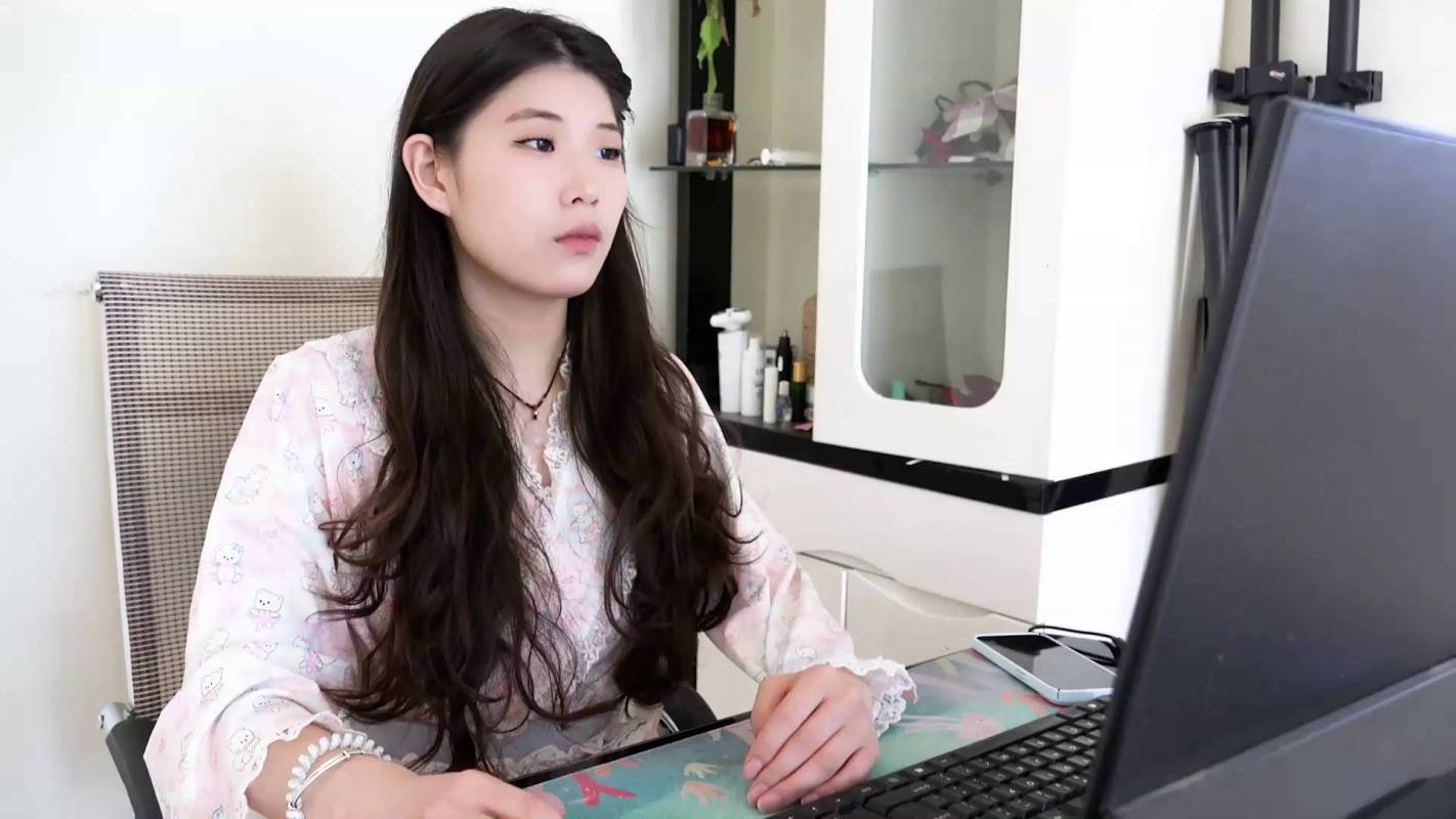 子衿原创工作室视频，中国chinese紧缚捆绑，依依裸足崴脚！在线看！