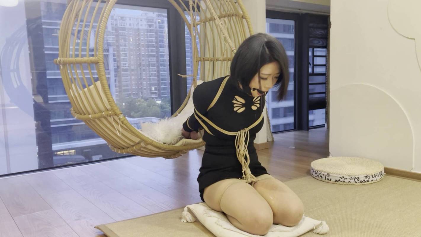 奥特曼也很酷原创kb，国产绳艺字论坛母圈，口含柠檬片加口球放置90分钟！