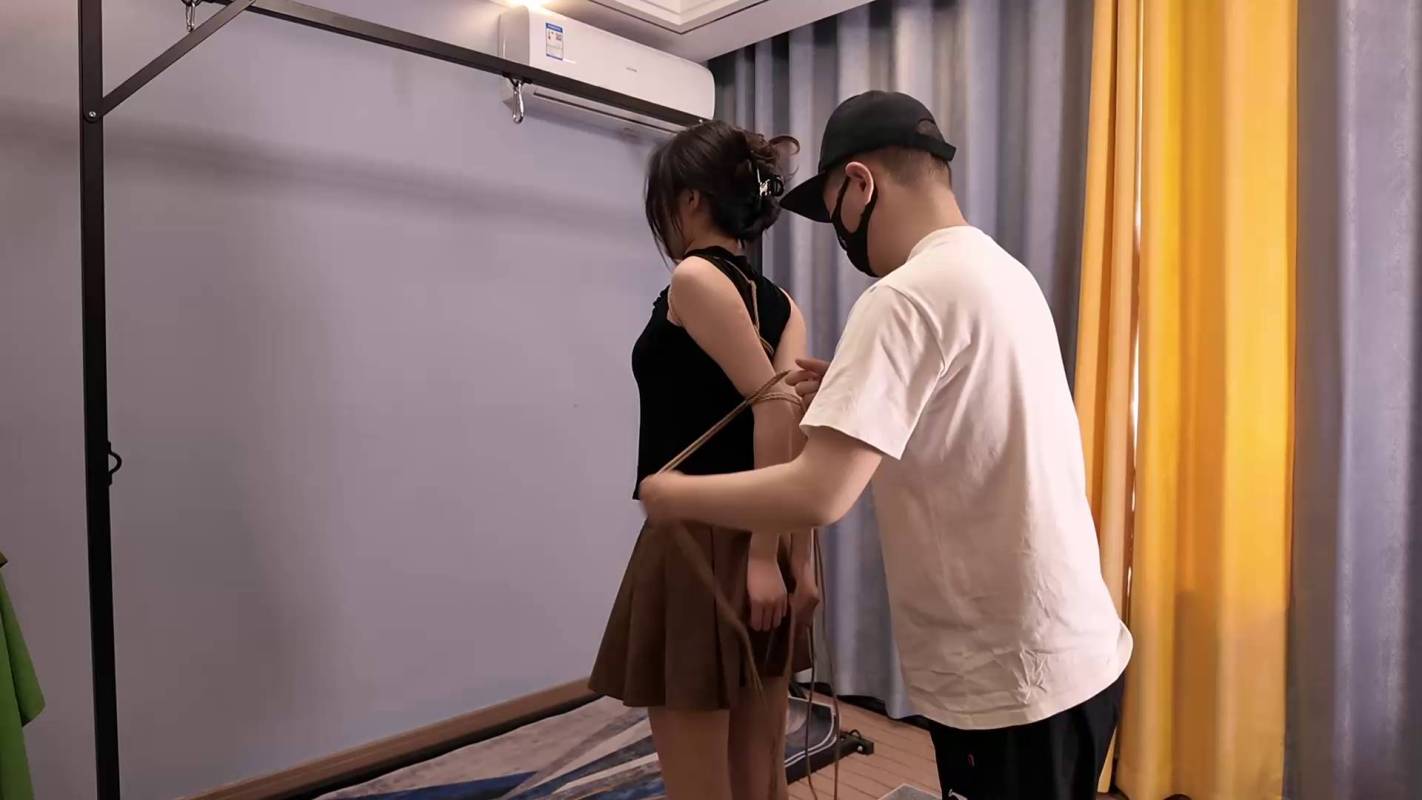 逍遥定制kb绳美术馆，国产绳艺捆绑调教论坛，紧缚小夏与佳佳！在线看！