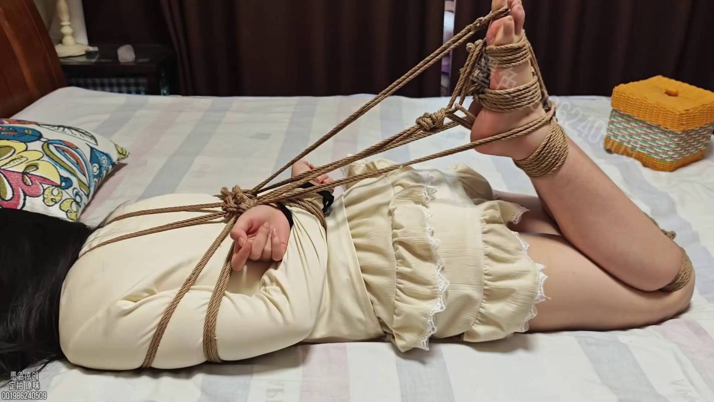 逍遥原创工作室社区，绳艺字母圈专区，光脚驷马捆绑脚！在线看！