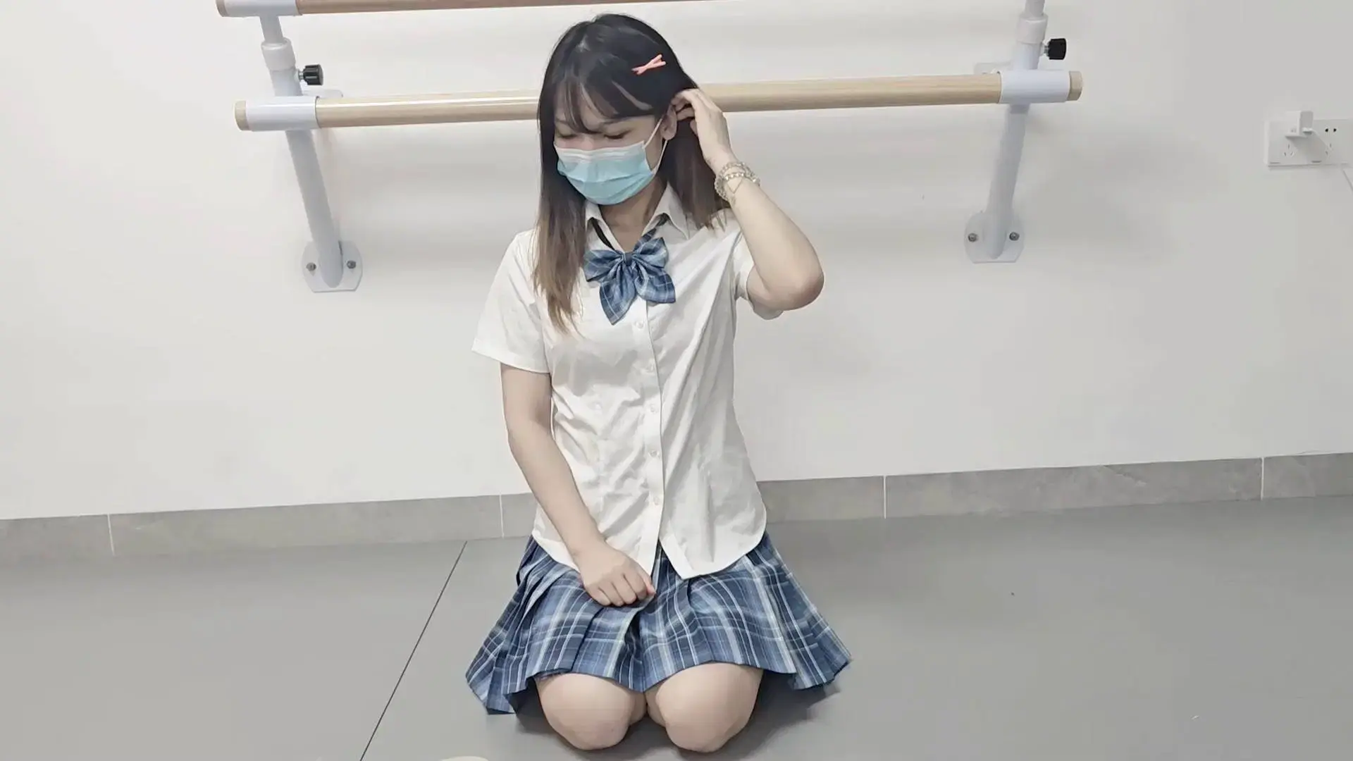 逍遥原创圈论坛作品新作字母圈紧缚论坛之定拍小m独自白天戴口球露出取快递！在线看！