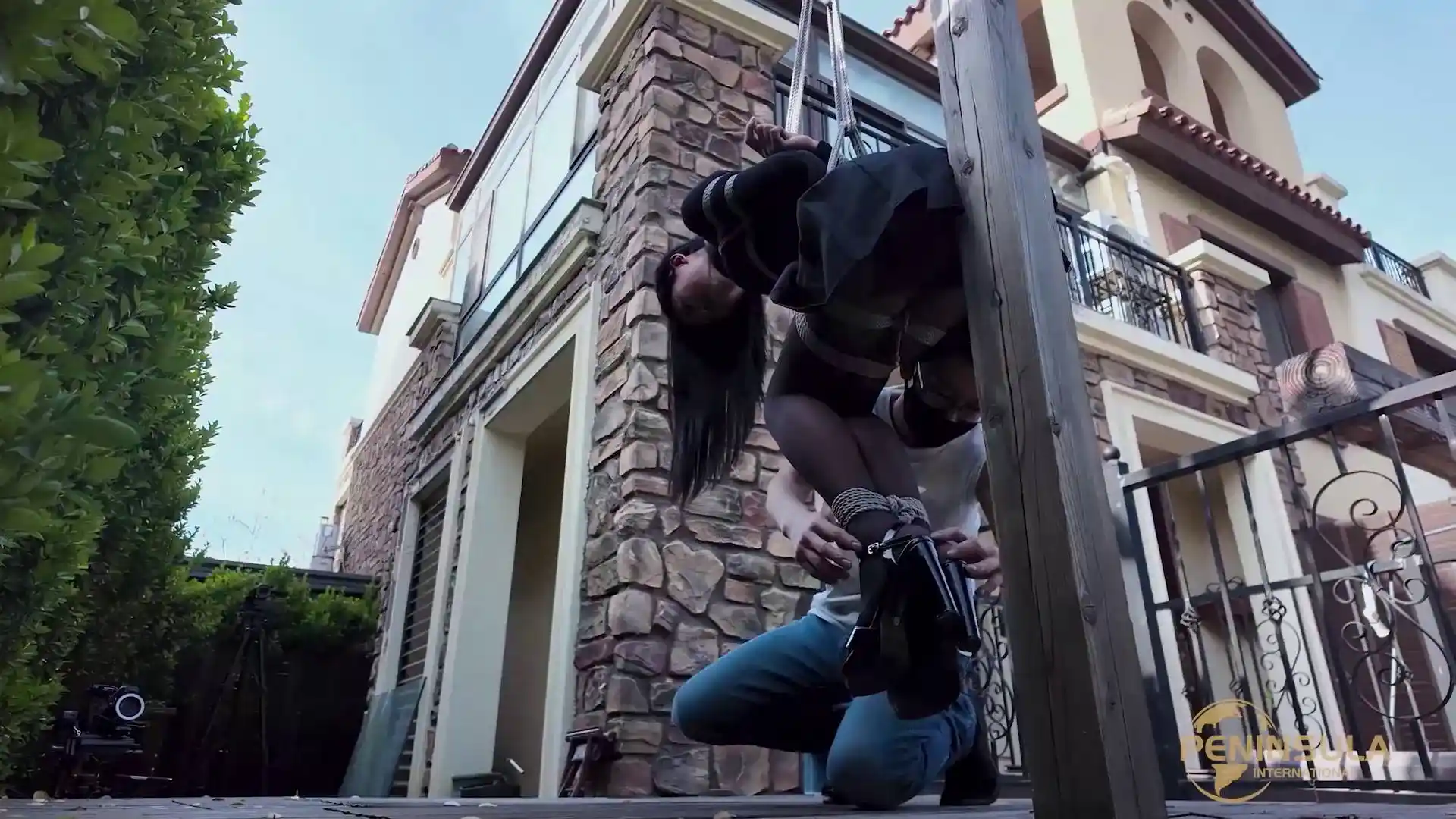 半岛束艺蓉城大院新作绳艺吧-国产调教论坛之定拍短裙惊魂下！在线看！