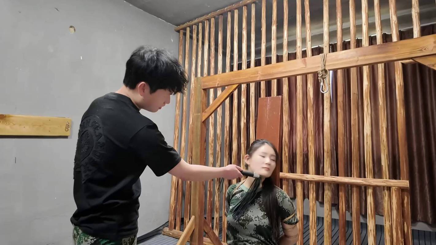 逍遥原创美女紧缚视频全集，绳艺调教室论坛首页，特战行动之落难！在线看！
