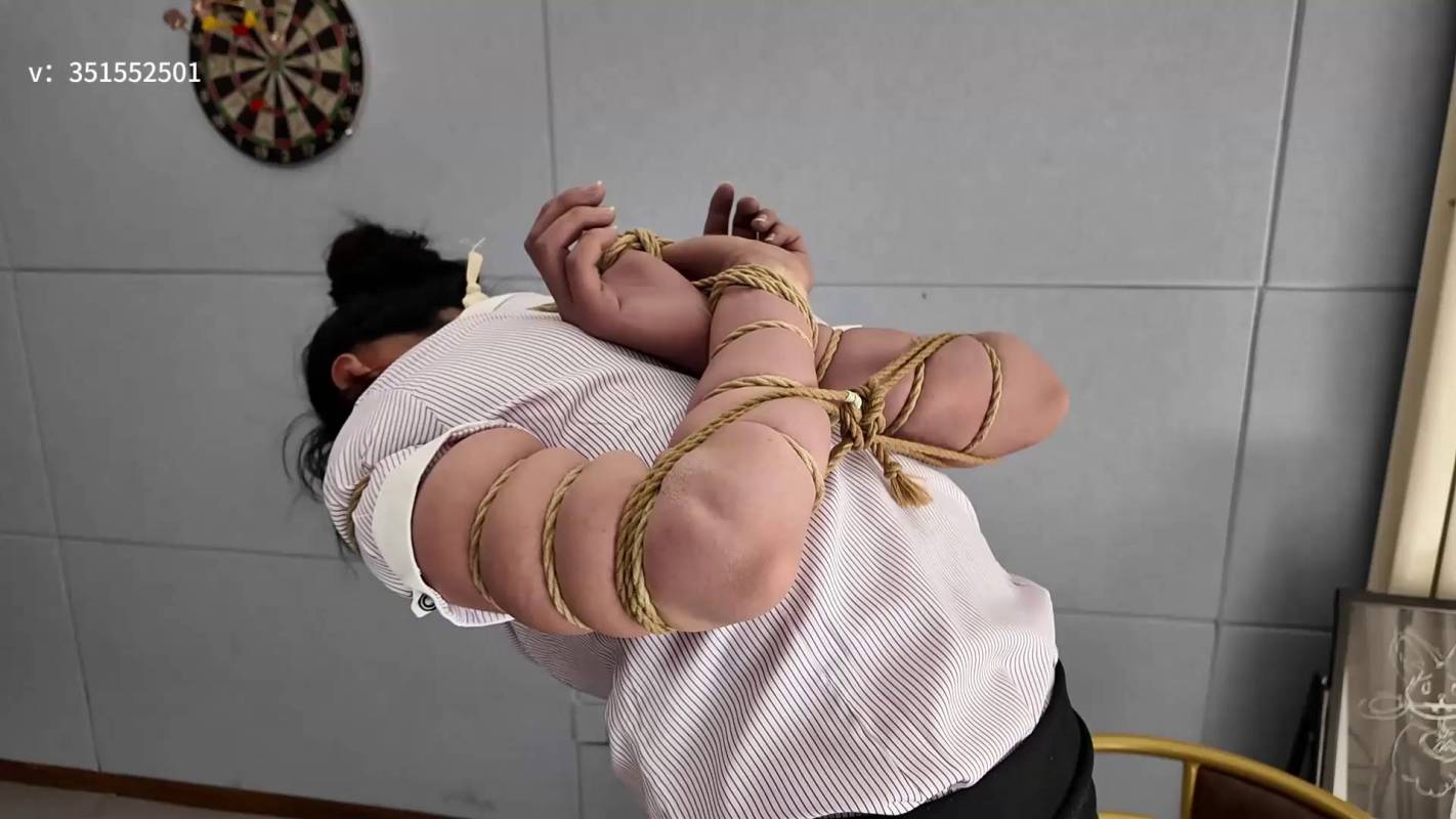 一绳所爱绳艺工作室，绳艺视频网，紫涵传统五花紧缚，木棍杜觜！在线看！