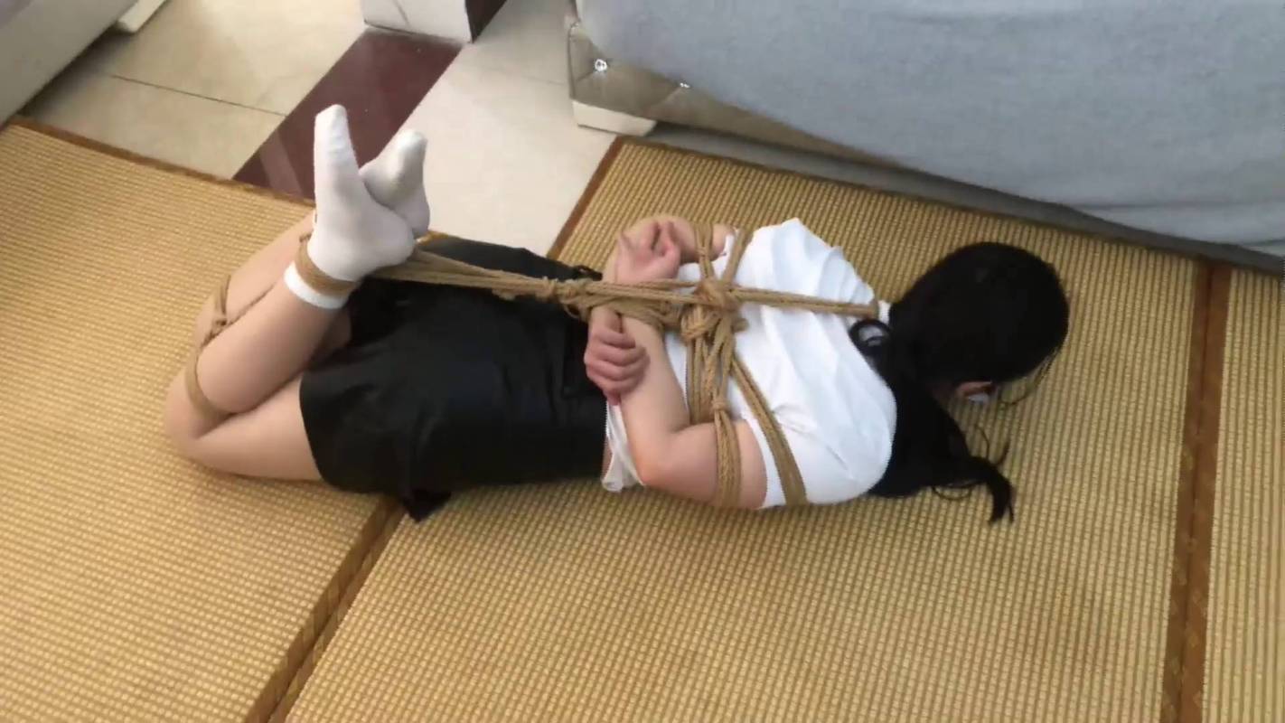 新月原创工作室资源，绳艺捆绑字母圈视频，定拍肉咝白袜驷马tao头放置~玉箫！在线看！