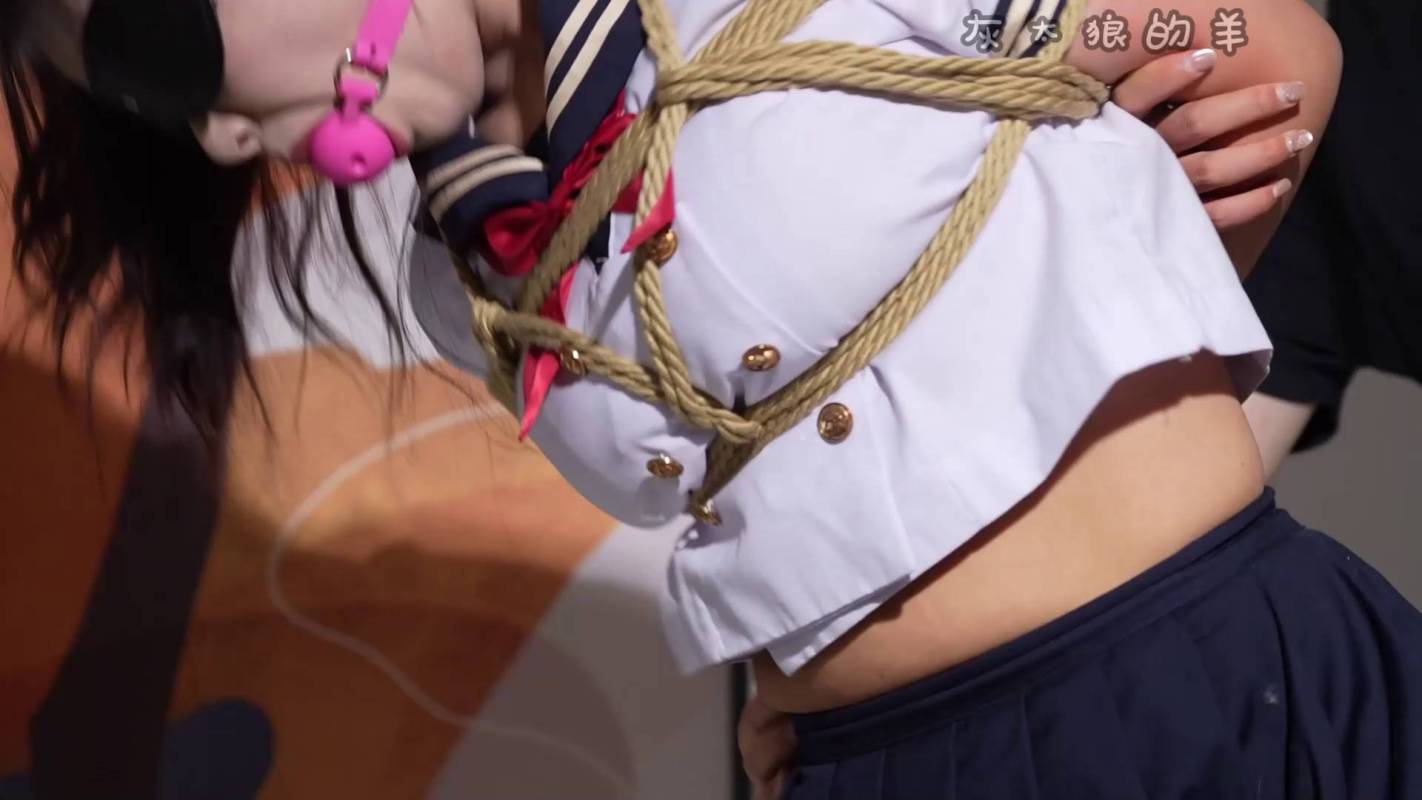 逍遥原创紧缚视频合集，绳艺调教圈论坛网站，被tao路变单褪吊缚+驷马口球杜觜挠痒痒！在线看！