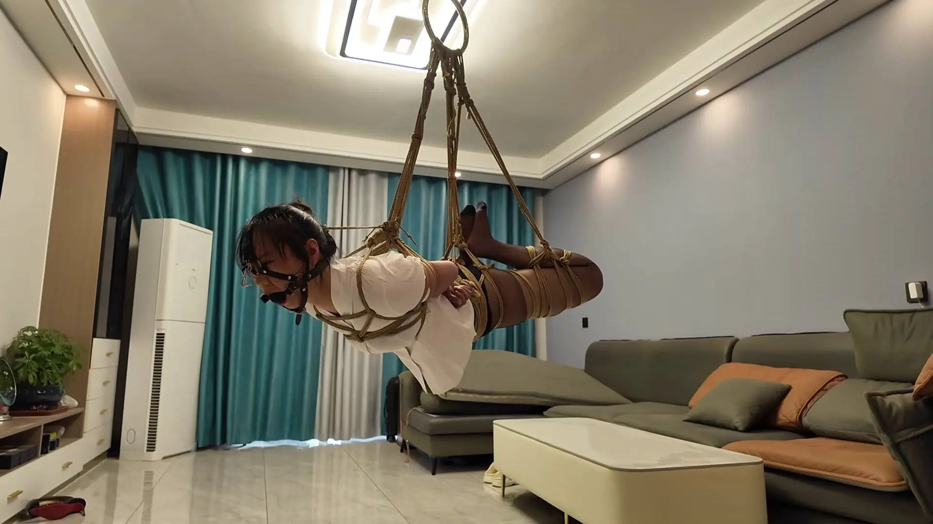 逍遥原创工作室完整版新作国产绳艺调教圈论坛首页网址之紫涵驷马吊缚！在线看！