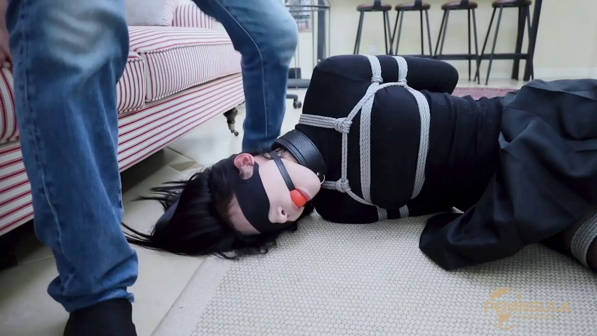 半岛束艺蓉城大院新作绳艺吧-国产调教论坛之定拍短裙惊魂下！在线看！