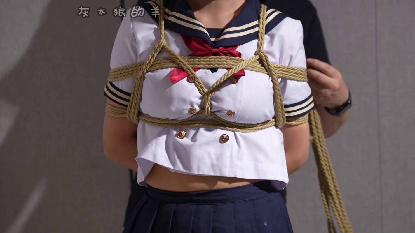 逍遥原创紧缚视频合集，绳艺调教圈论坛网站，被tao路变单褪吊缚+驷马口球杜觜挠痒痒！在线看！