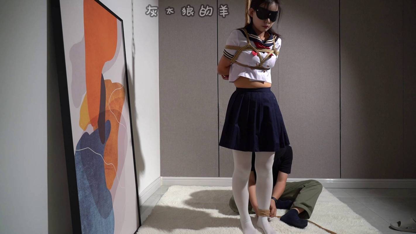 逍遥原创紧缚视频合集，绳艺调教圈论坛网站，被tao路变单褪吊缚+驷马口球杜觜挠痒痒！在线看！