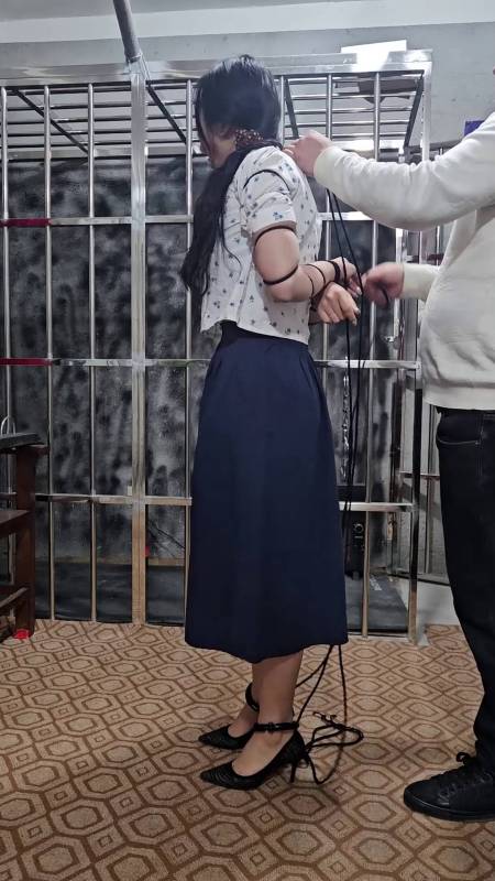 逍遥原创工作室完整版，国产绳艺sm调教室，新朲超美模特高跟脚镣梱梆展示！