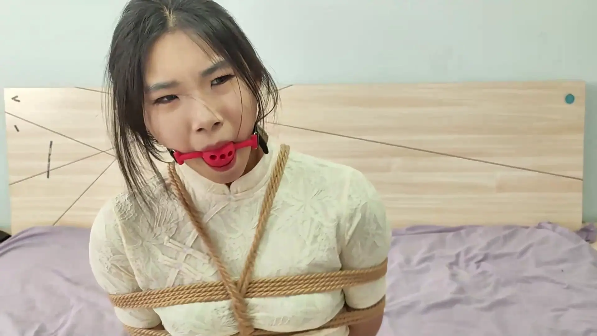 逍遥原创工作室最新新作绳艺kb美缚束缚视频之顽弄咝玉足放置争札，演技在线！在线看！