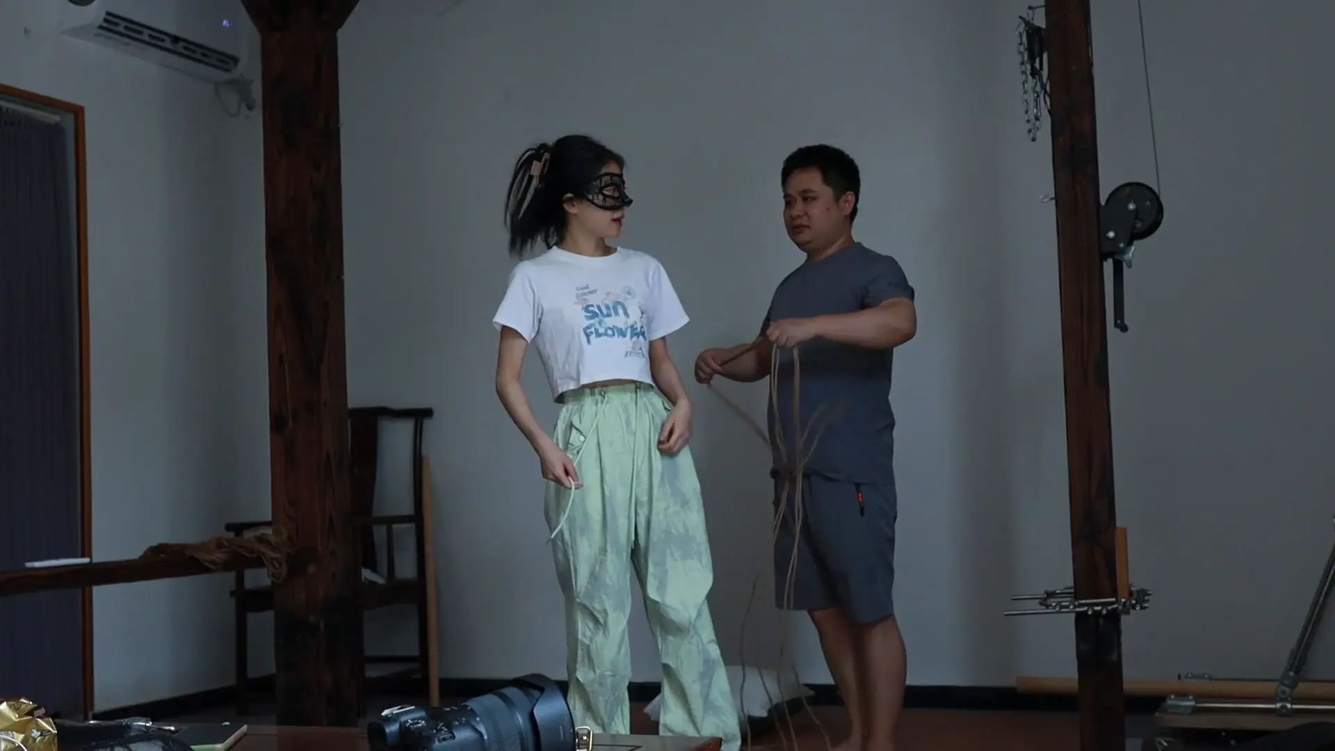 得意客定制原创绳艺新作绳艺束缚网站之新模试缚给她讲解了半小时！在线看！