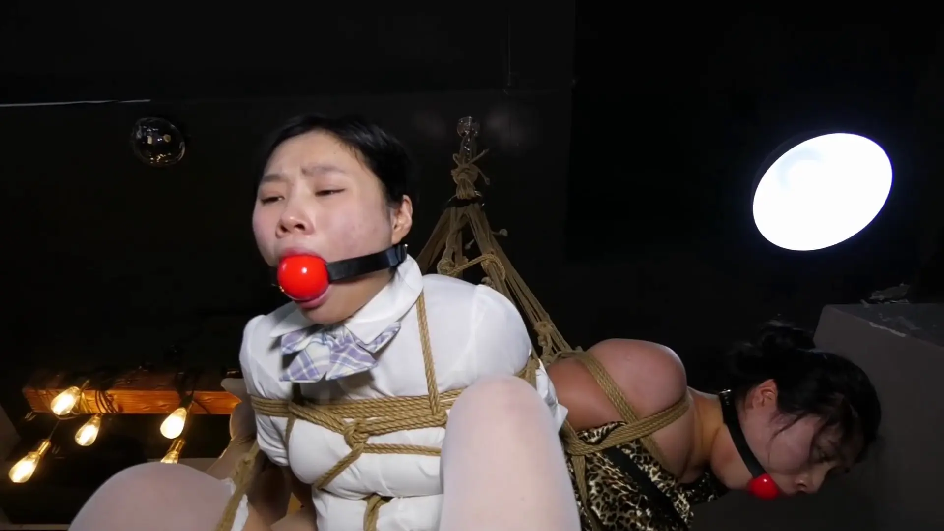 胜景影视传媒视频新作绳艺kb美缚束缚之双飞吊缚的籹M！在线看！