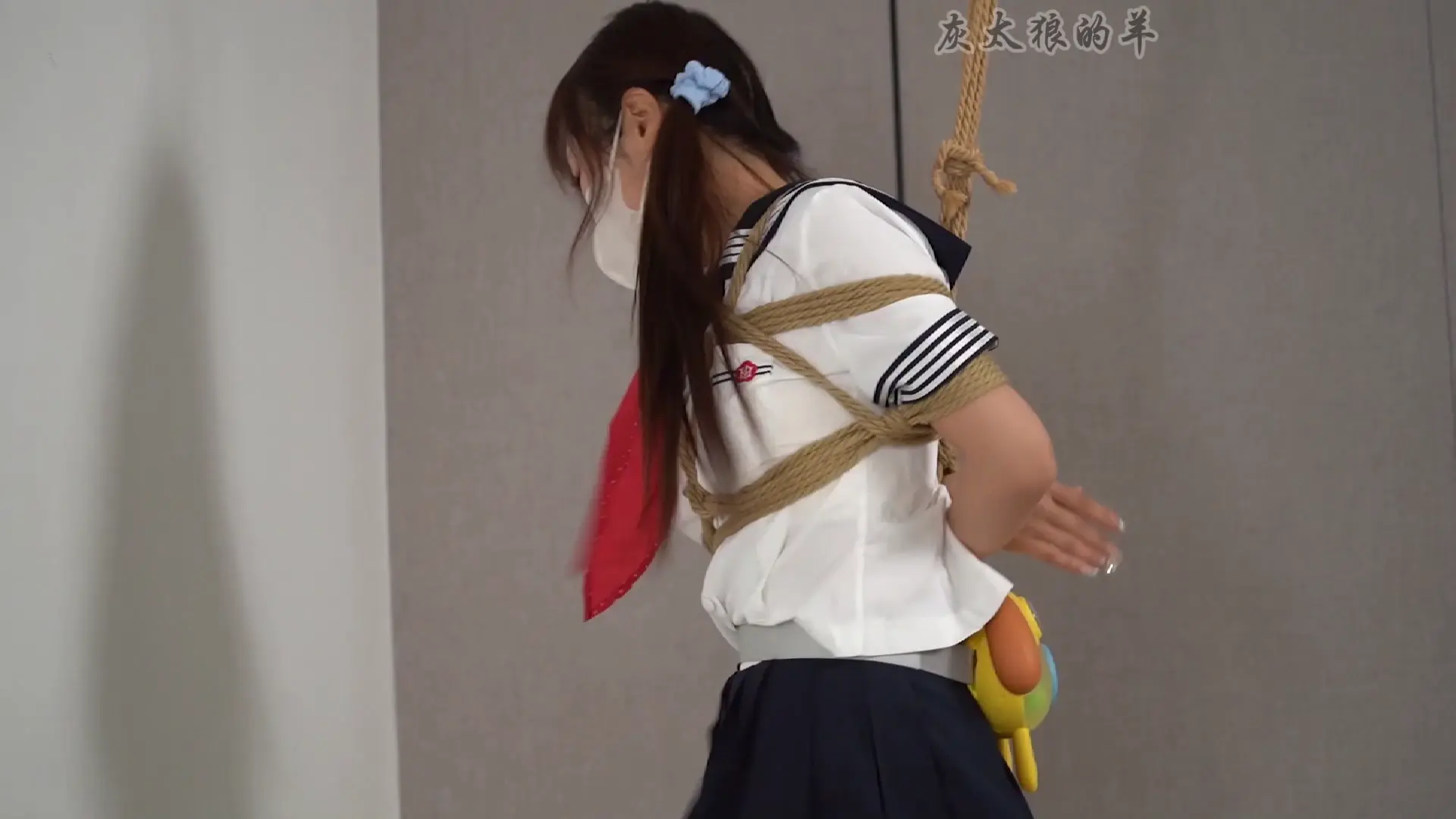 逍遥原创工作室的视频新作紧缚捆绑视频vk之单褪吊缚+驷马TK+柜缚挠脚心！！在线看！