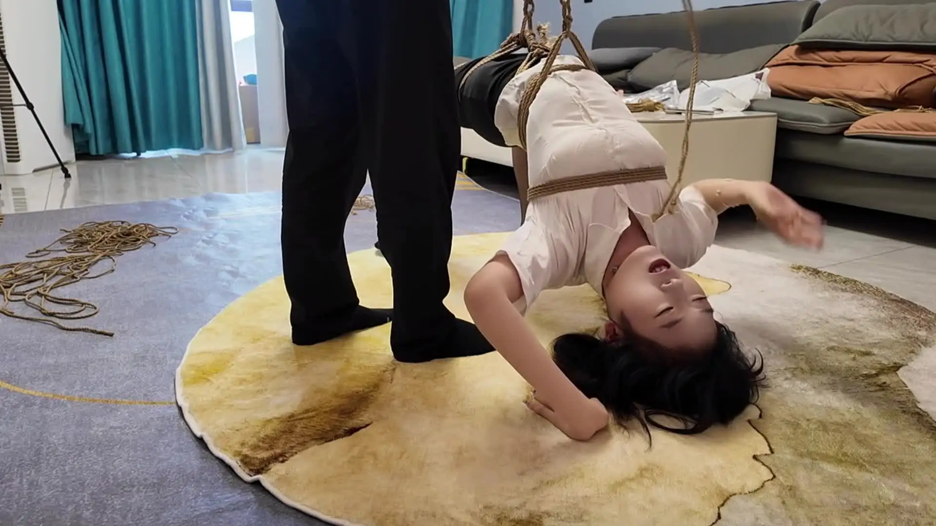 逍遥原创在线观看新作紧缚网之国产chinese捆绑作品反向驷马！在线看！