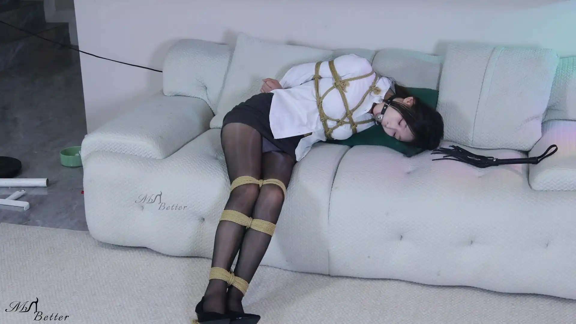 贝特绳艺工作室新作绳艺kb美缚束缚视频之带着倩倩欺负新收编的超小只萝莉青青！在线看！