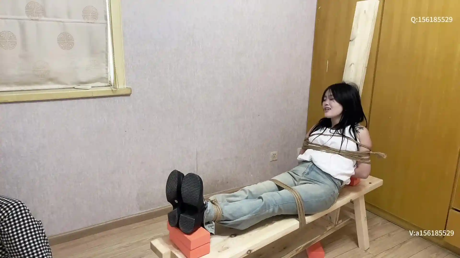 逍遥定制工作室视频怎么定制新作绳艺kb美缚束缚视频之逼问之下的老虎凳！在线看！