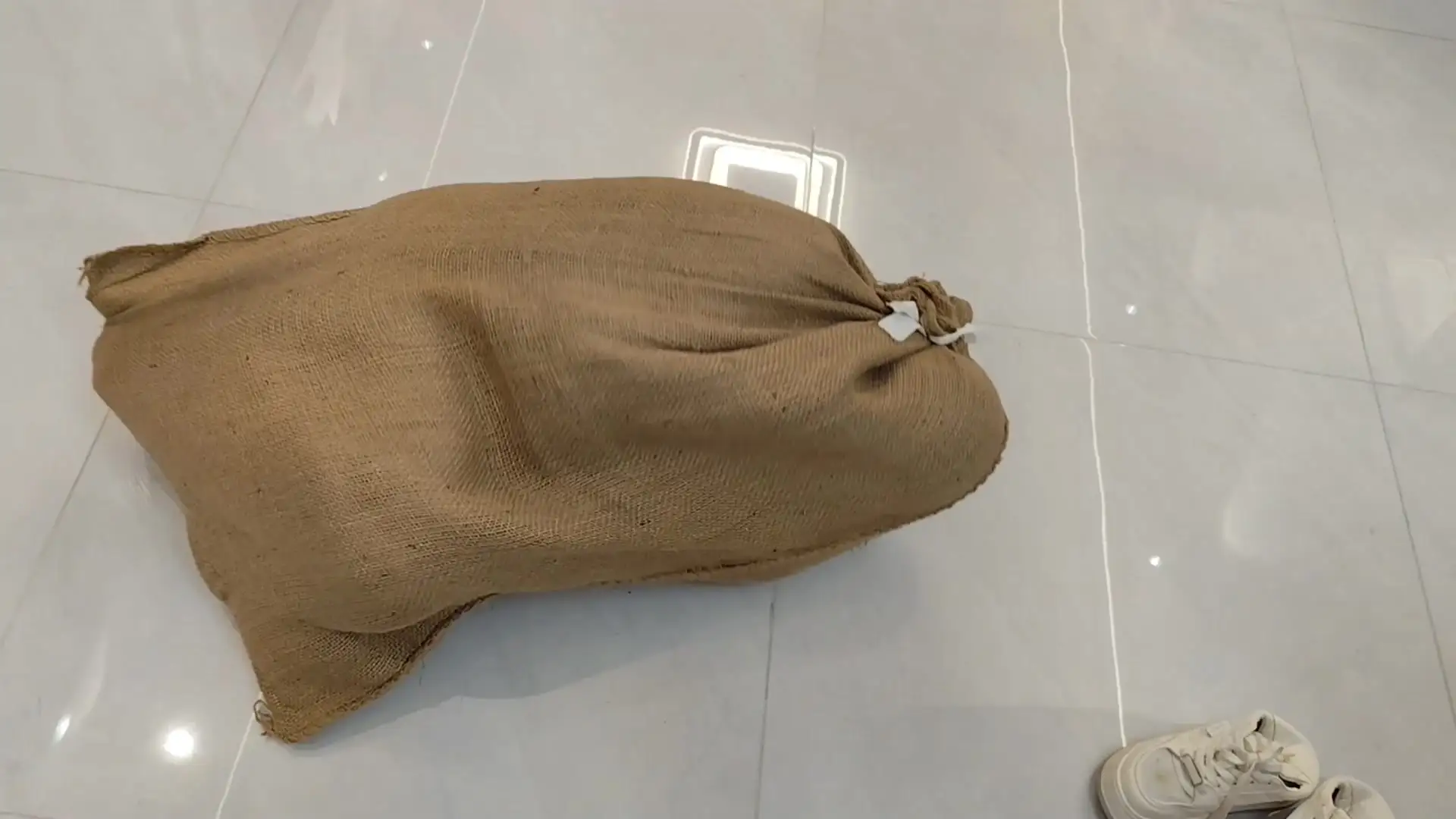 逍遥原创影视新作绳艺捆绑视频网站之因完不成业绩被装麻袋处理掉！在线看！
