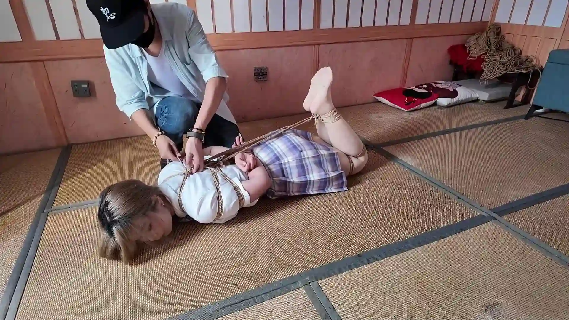 一绳所爱绳艺定拍新作捆绑紧缚网站之新模倩倩试镜大口球日式紧缚逃脱访谈！在线看！