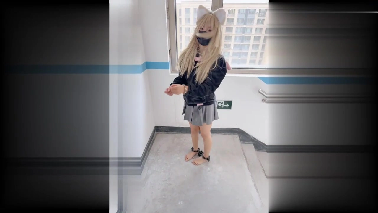逍遥定拍作品原创新作捆绑紧缚网站之字母圈论坛首页s调教楼梯间赤脚带镣脱出挑战！！在线看！
