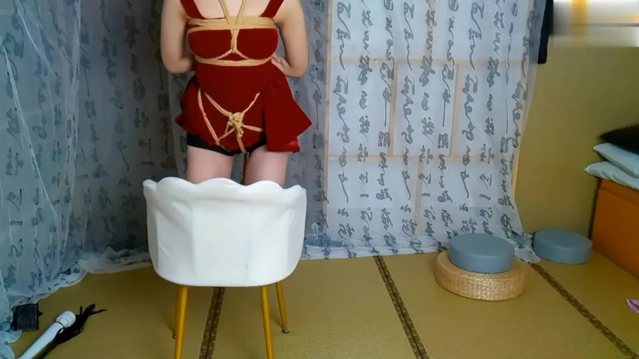 逍遥原创工作室首页新作绳艺91捆绑合集之chinese紧缚捆绑sm楠楠经历了感情失恋、对绳恋更加心动了，恢复训练开始、编打、轻吊四马、熊保健按摩！在线看！