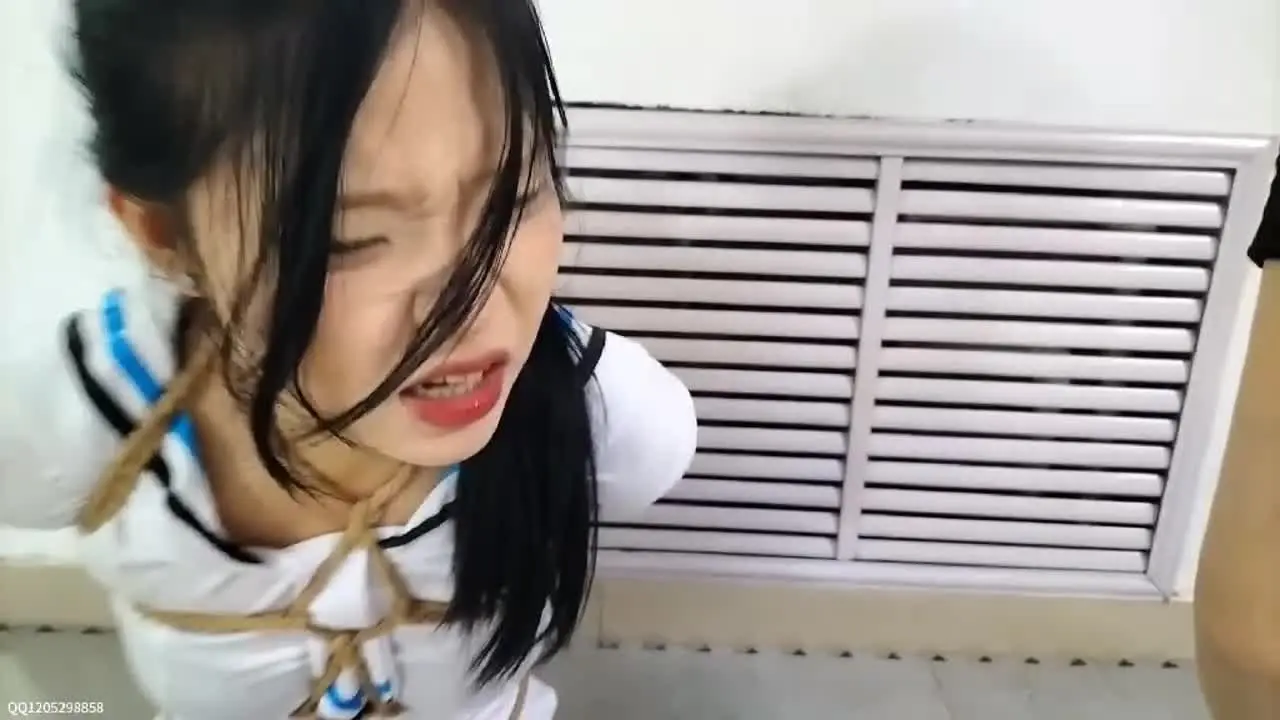 逍遥原创工作室论坛入口新作捆绑视频网站之小学美和籹探员背靠背戴口球被紧缚上！在线看！