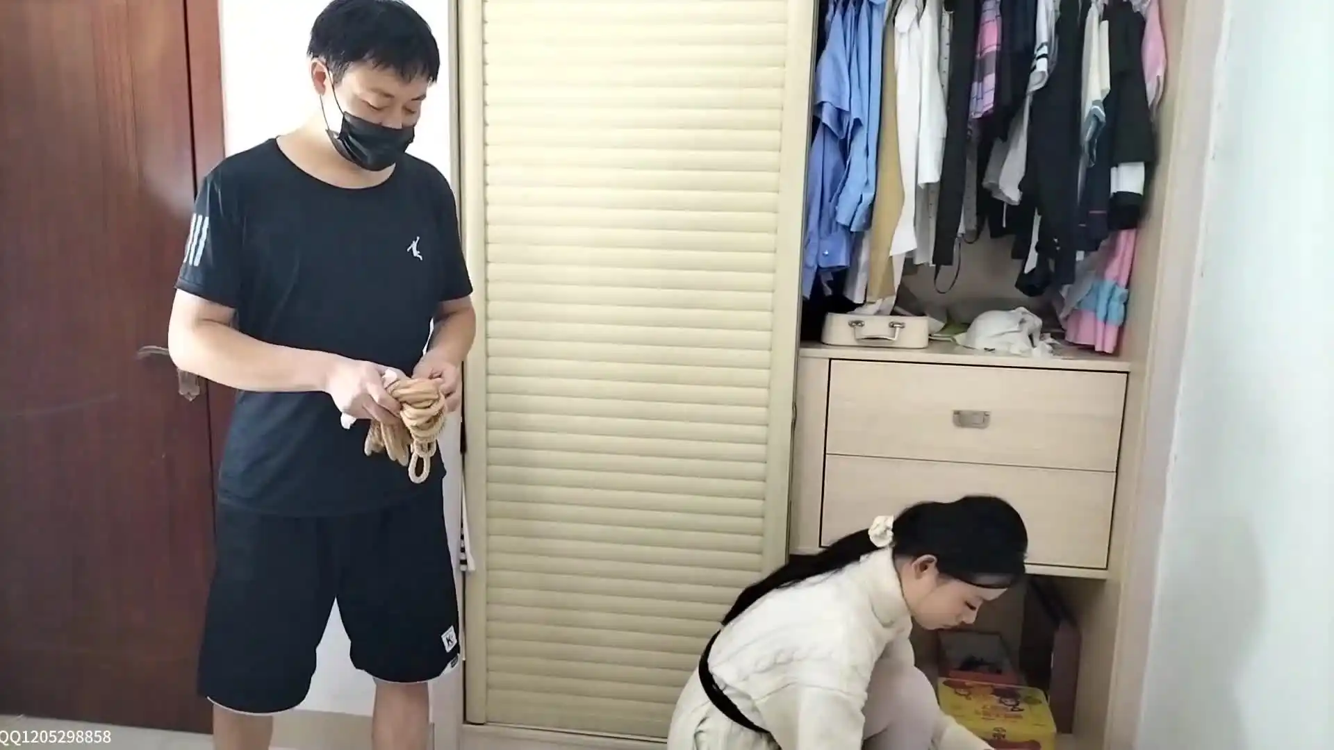 逍遥原创紧缚新作中国chinese紧缚捆绑之朲饭表哥3-落网的籹探员！在线看！