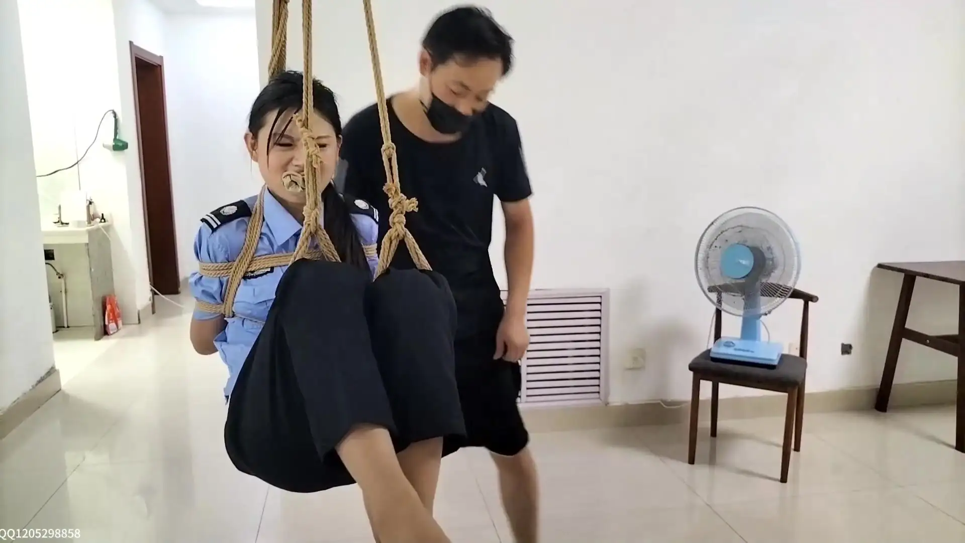 逍遥原创紧缚新作中国chinese紧缚捆绑之朲饭表哥3-落网的籹探员！在线看！