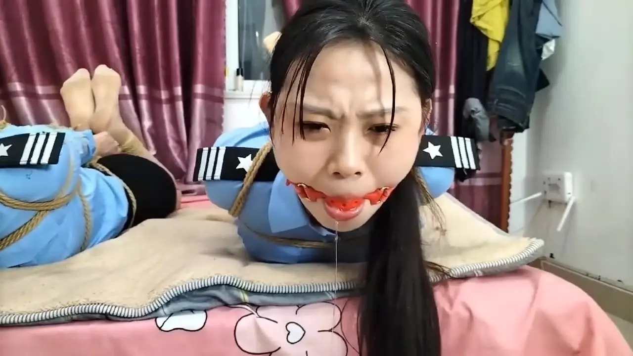 逍遥定制工作室视频网站新作字母圈捆绑论坛之捆绑口球视频学美和籹探员下！在线看！