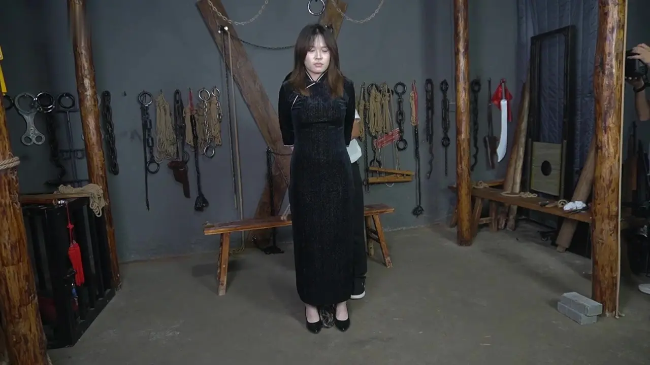 一绳有你原创绳艺新作绳艺调教-首页-字母圈之捆绑观看网站棚拍校花柳诗涵净身高168厘米年龄20岁本科大三在校生行房手铐脚镣五花大梆后吊手!在线看!
