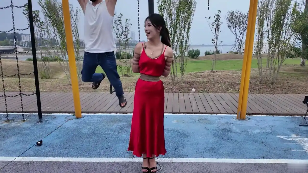 半岛束艺台在线观看新作sm绳艺字母圈论坛首页之海边公园一抹红~泽爱！在线看！